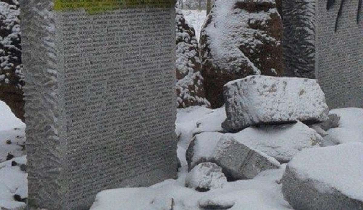 Через зруйнований пам’ятник загиблим полякам на Львівщині поліція відкрила провадження