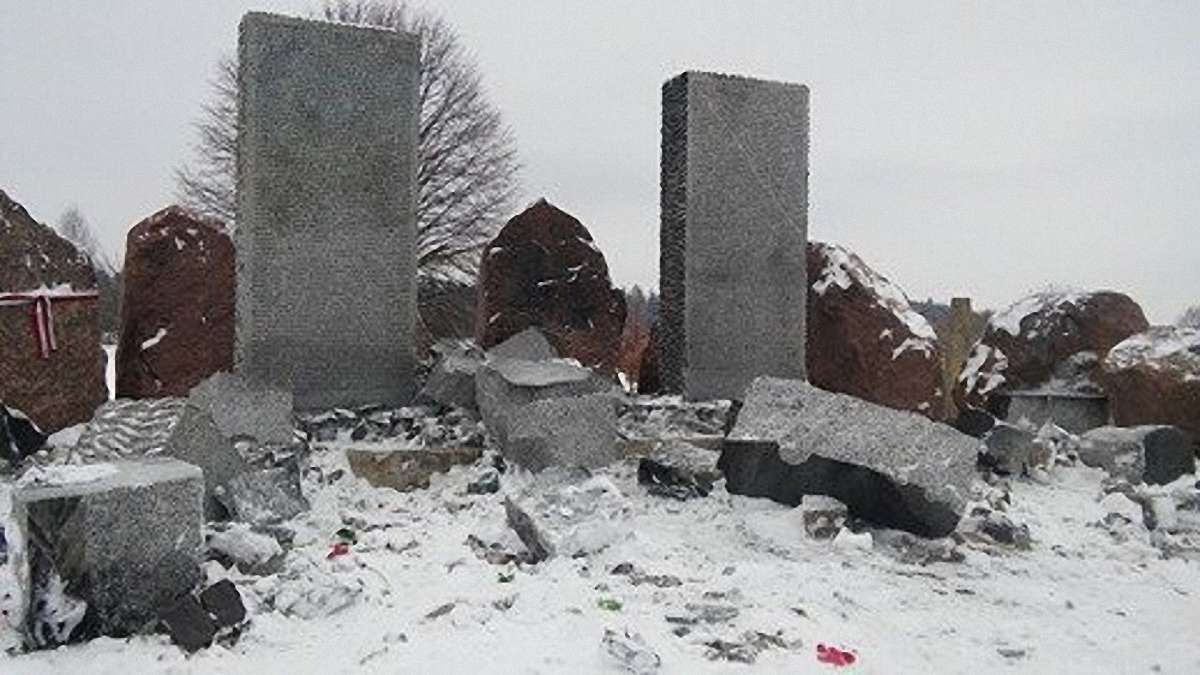 Зруйнований монумент загиблим полякам у Гуті Пеняцькій відновлять