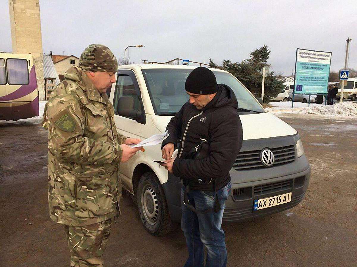На Луганщині заборонили нічні пасажирські перевезення через блокпости