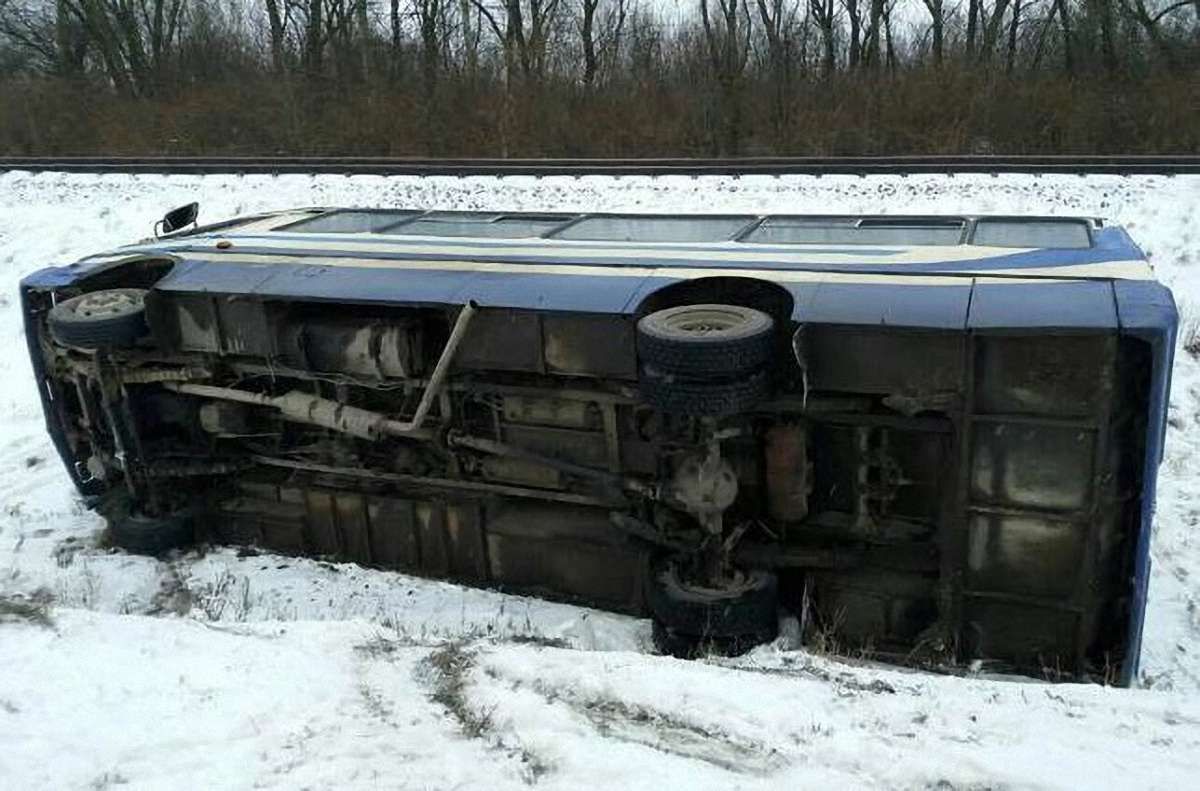 На трасі Львів-Луцьк перекинувся рейсовий автобус із пасажирами