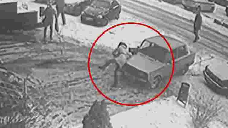 У Львові 80-річний водій збив дівчину на тротуарі