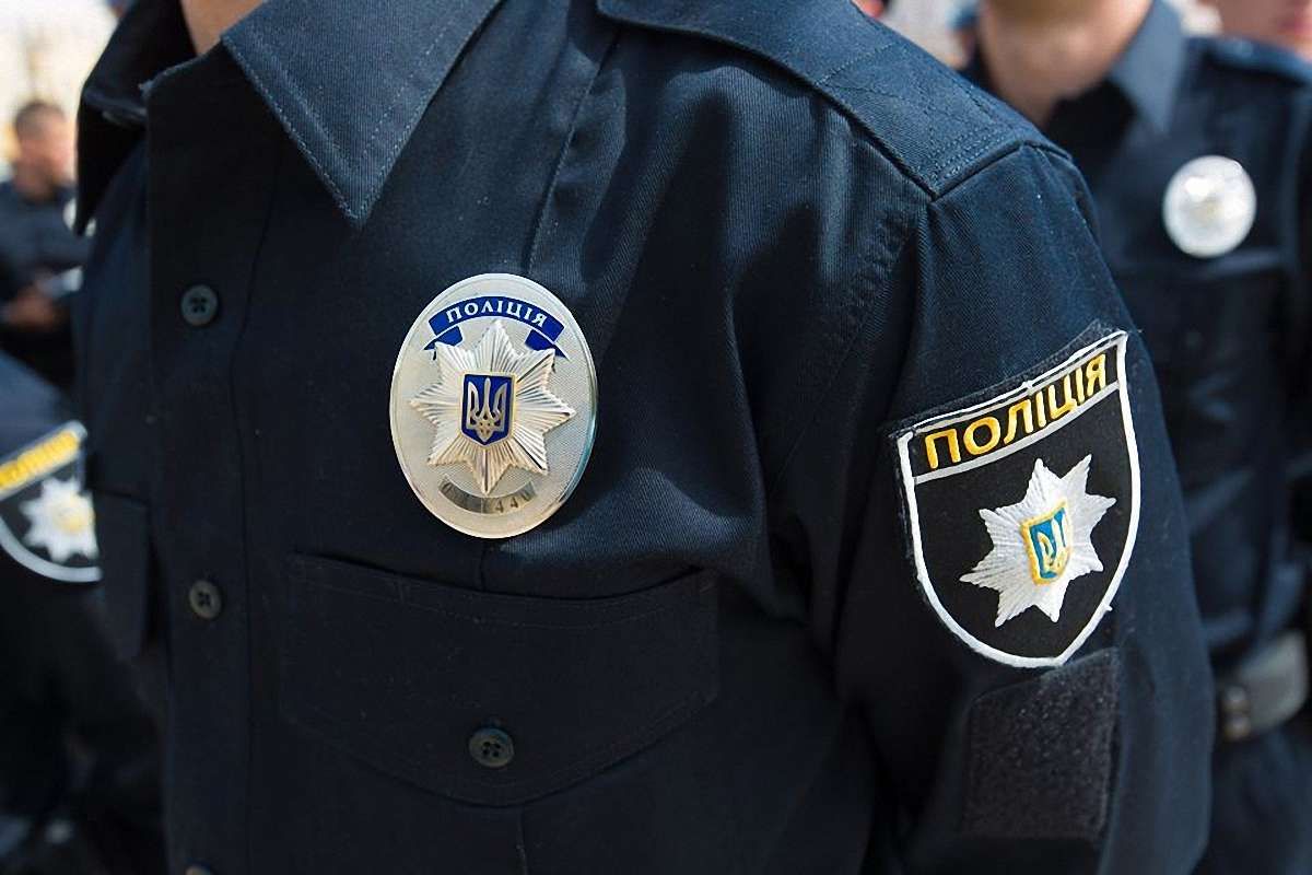 В Одесі зловмисники втікаючи від погоні на автомобілі збили поліцейського
