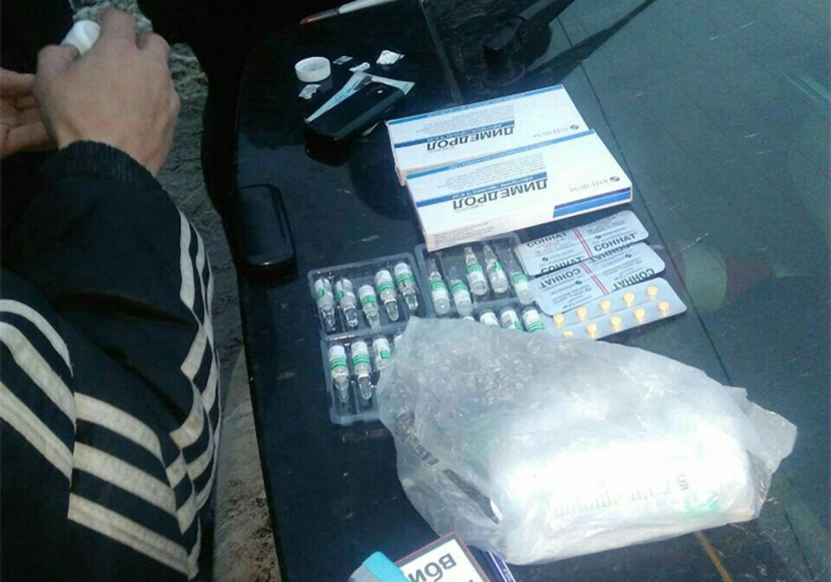 Через підозри у зберіганні наркотиків львівські патрульні затримали 35-річного чоловіка