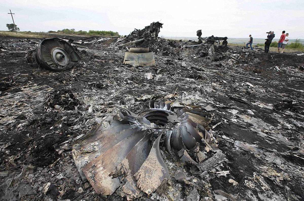 Родичі жертв катастрофи MH17 вимагають відновити пошукові роботи в Україні
