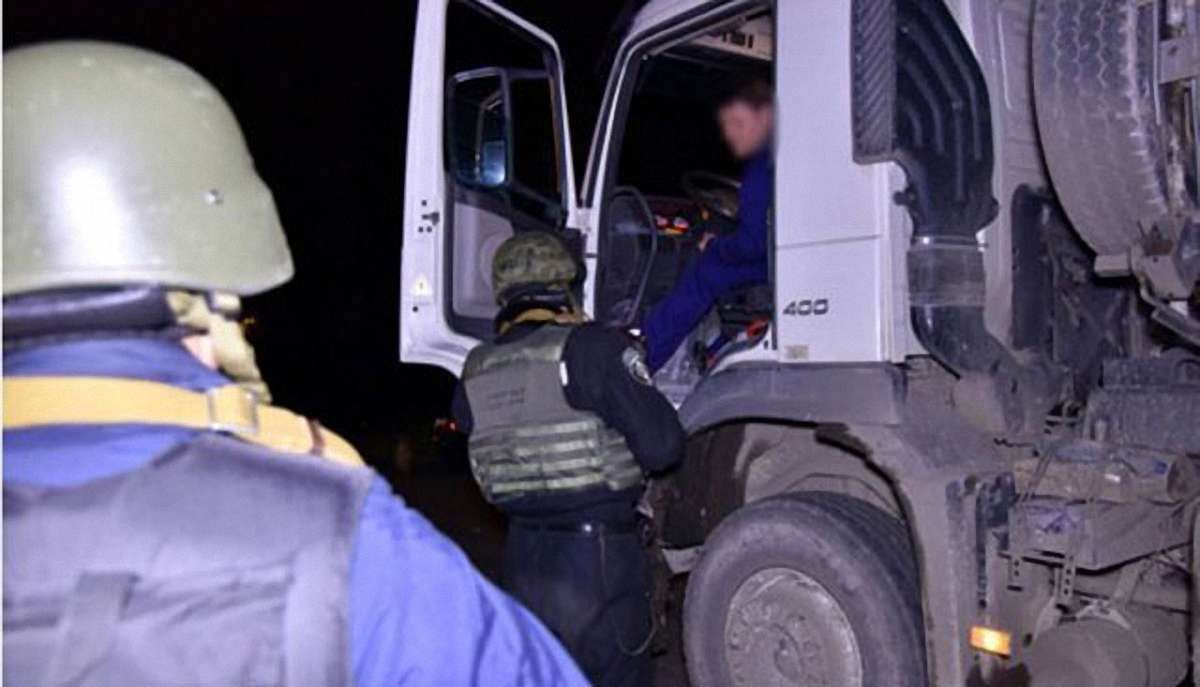 У Лисичанську громадські активісти розпочали блокаду контрабанди на окуповані території