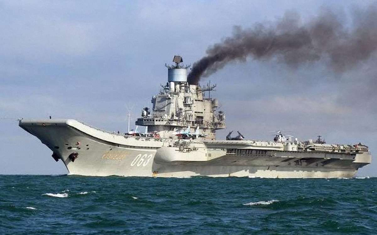 Кораблі ВМС Великобританії супроводжуватимуть російський авіаносець, який повертається з Сирії