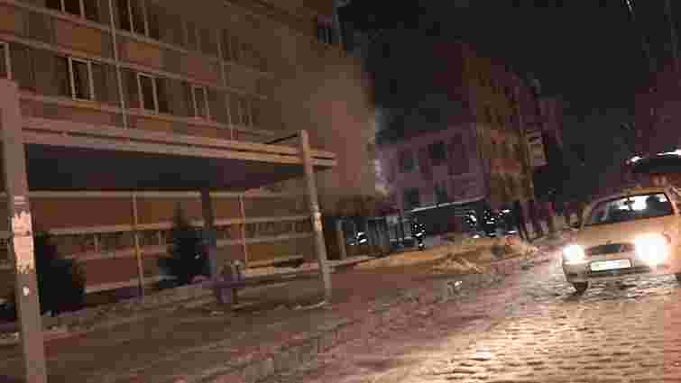 Під час пожежі в офісному приміщенні у Львові обгорів охоронець