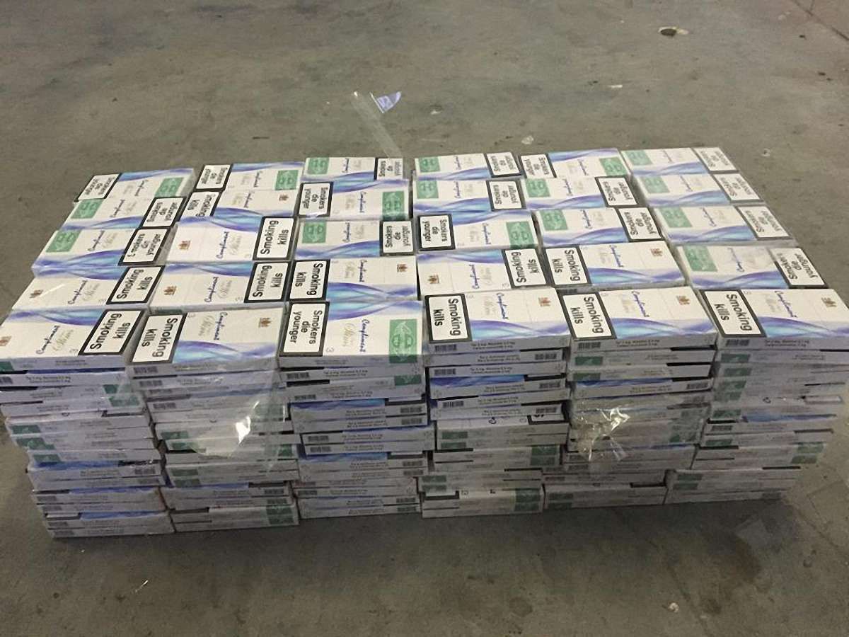 Двоє українців позбулися автомобілів через 800 пачок контрабандних сигарет