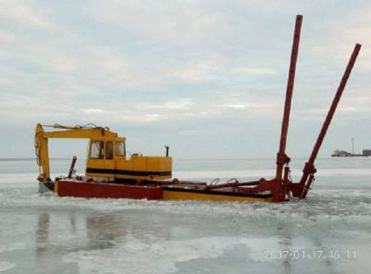 Двоє чоловіків намагалися викрасти електрокабель, прокладений по дну Дністровського лиману
