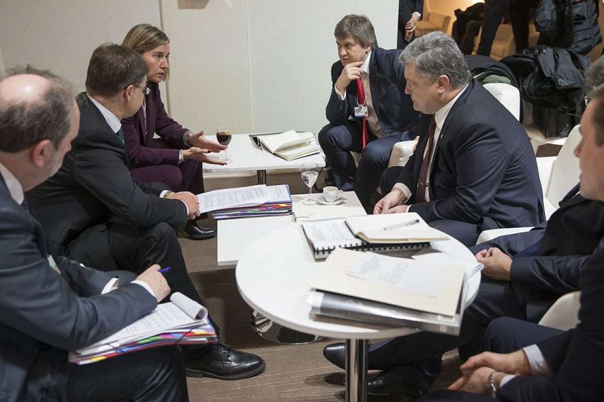 Порошенко обговорив із віце-президентами Єврокомісії введення безвізового режиму