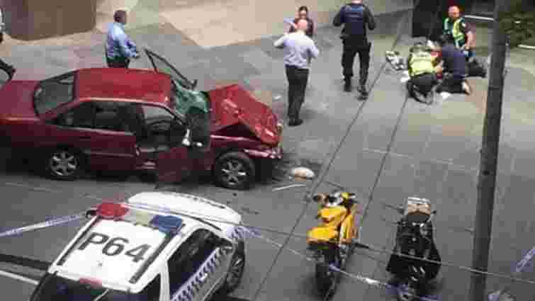 У центрі Мельбурна автомобіль в'їхав у натовп людей: троє осіб загинуло
