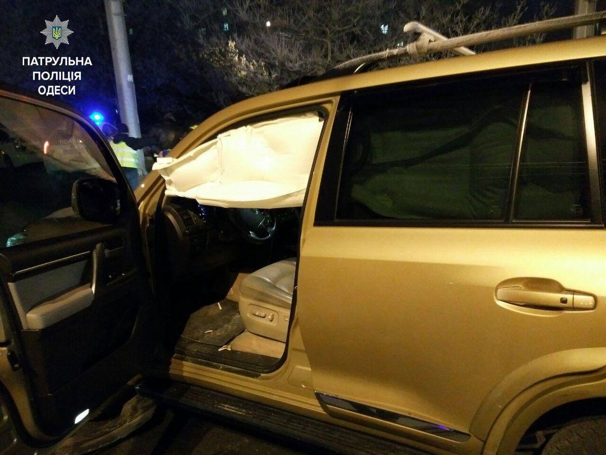 В Одесі неадекватний водій утікав від поліції без шини на колесі