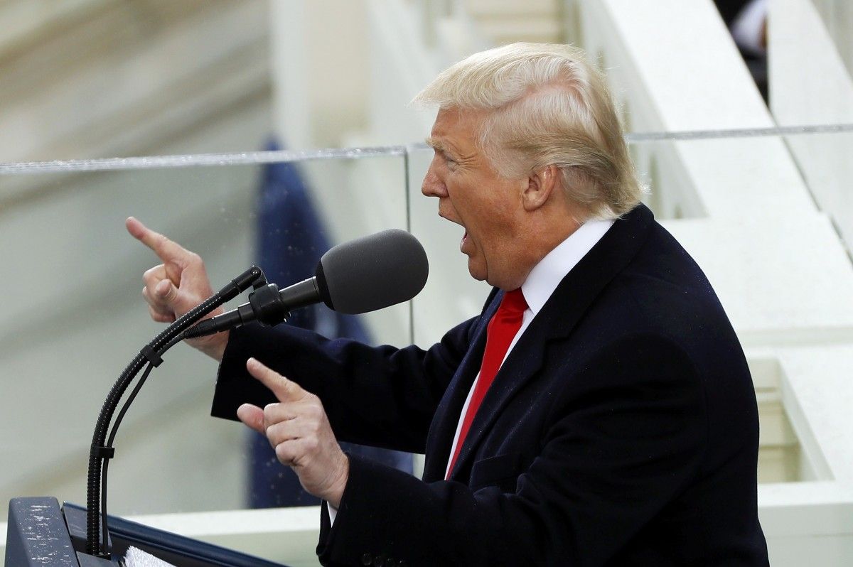 На посаді президента США Трамп пообіцяв керуватися принципом «спершу Америка»