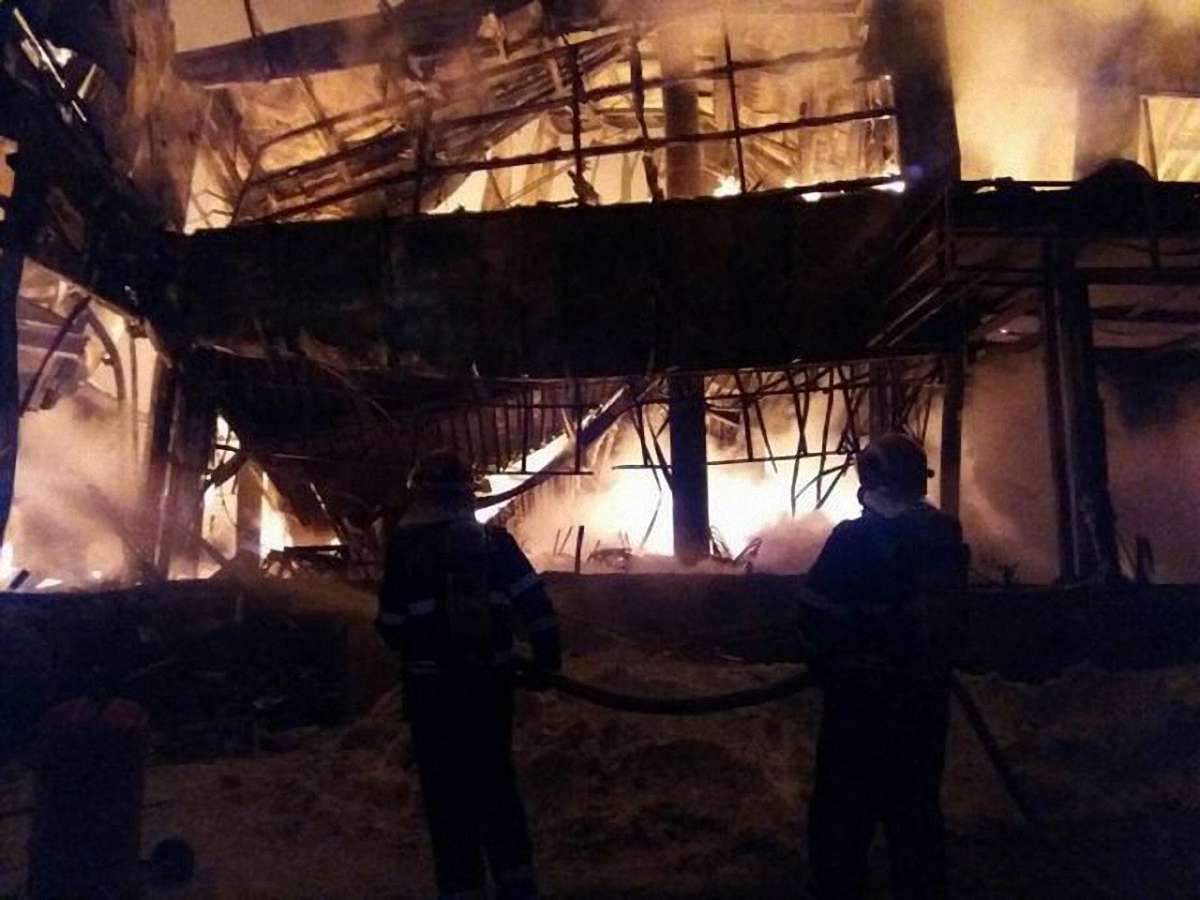 У Бухаресті внаслідок пожежі у нічному клубі постраждала 41 людина