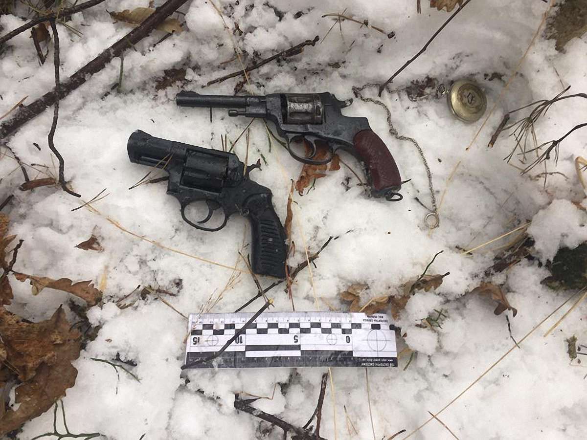 Поблизу Львова поліцейські з погонею затримали грабіжника, який влаштував стрілянину