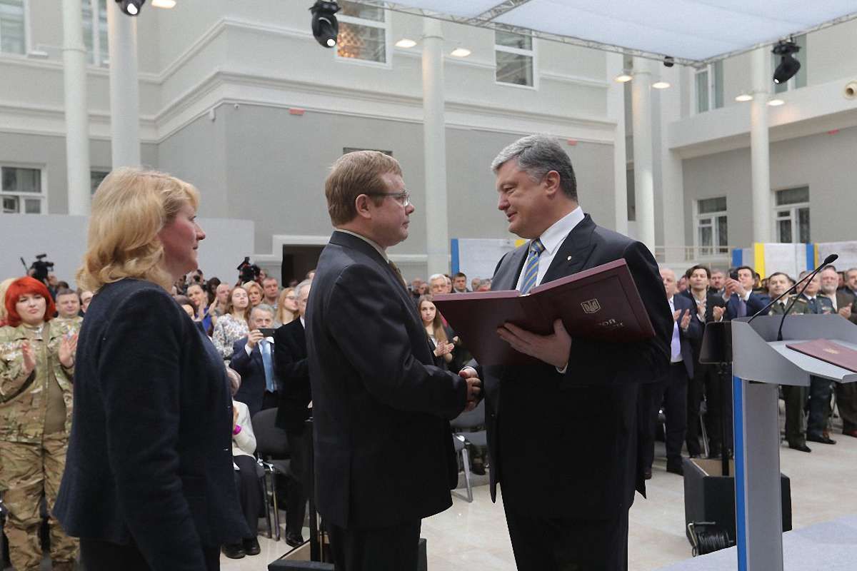 Президент нагородив добровольця Володимира Жемчугова званням «Герой України»