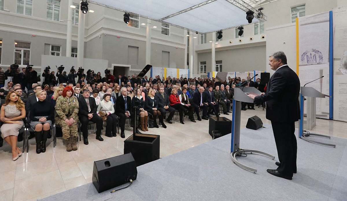 Петро Порошенко закликав політиків «не розкидатися територіями»