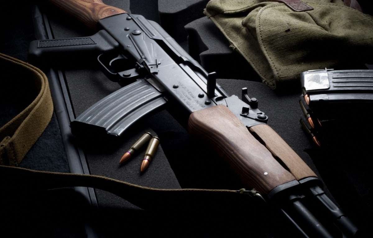 Боєць ЗСУ вчинив стрілянину з автомата Калашникова у своїй квартирі на Донеччині