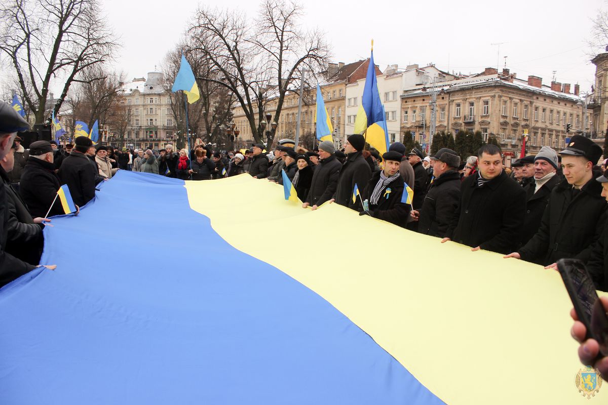 У День Соборності у центрі Львова розгорнули великий прапор України