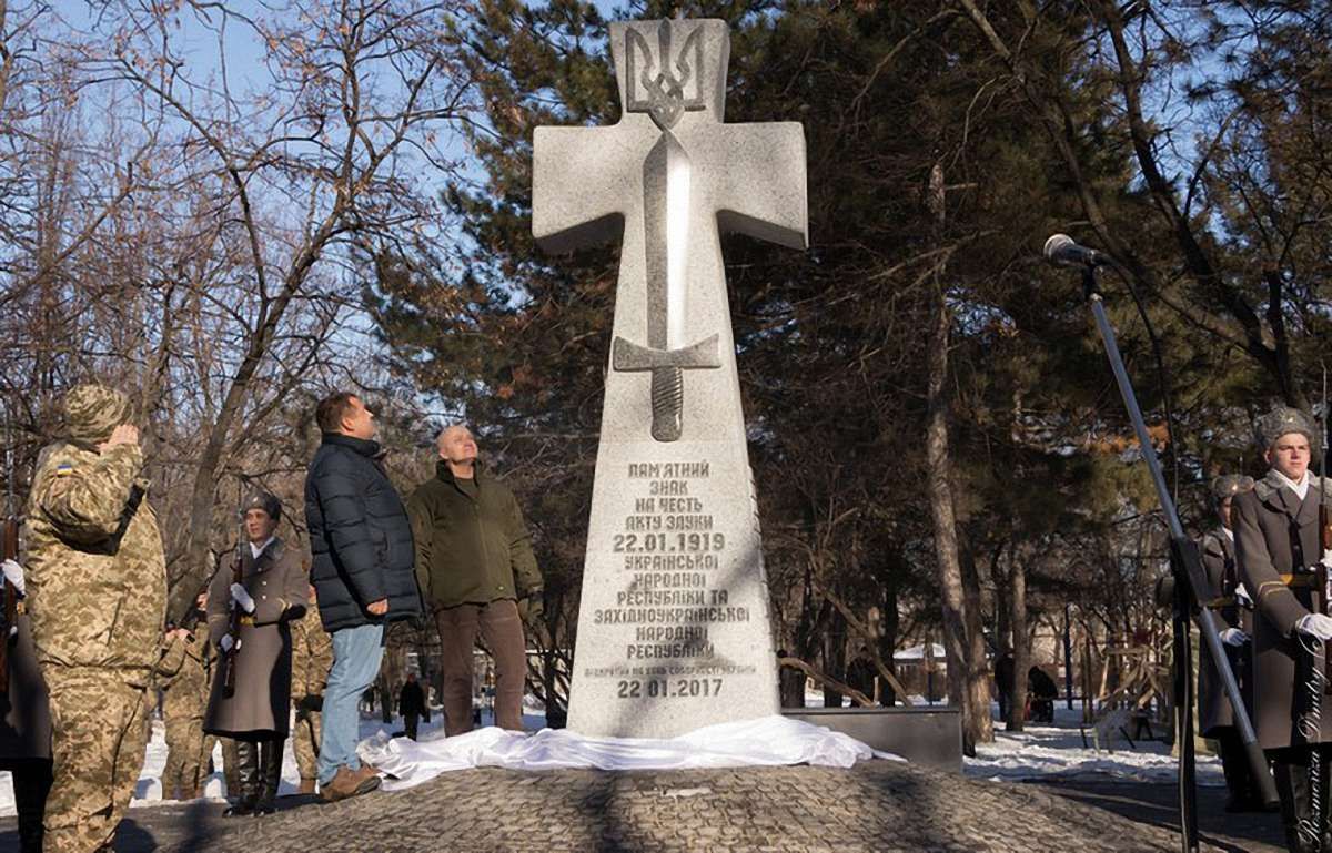 У Дніпрі відкрили пам’ятник воїнам УНР