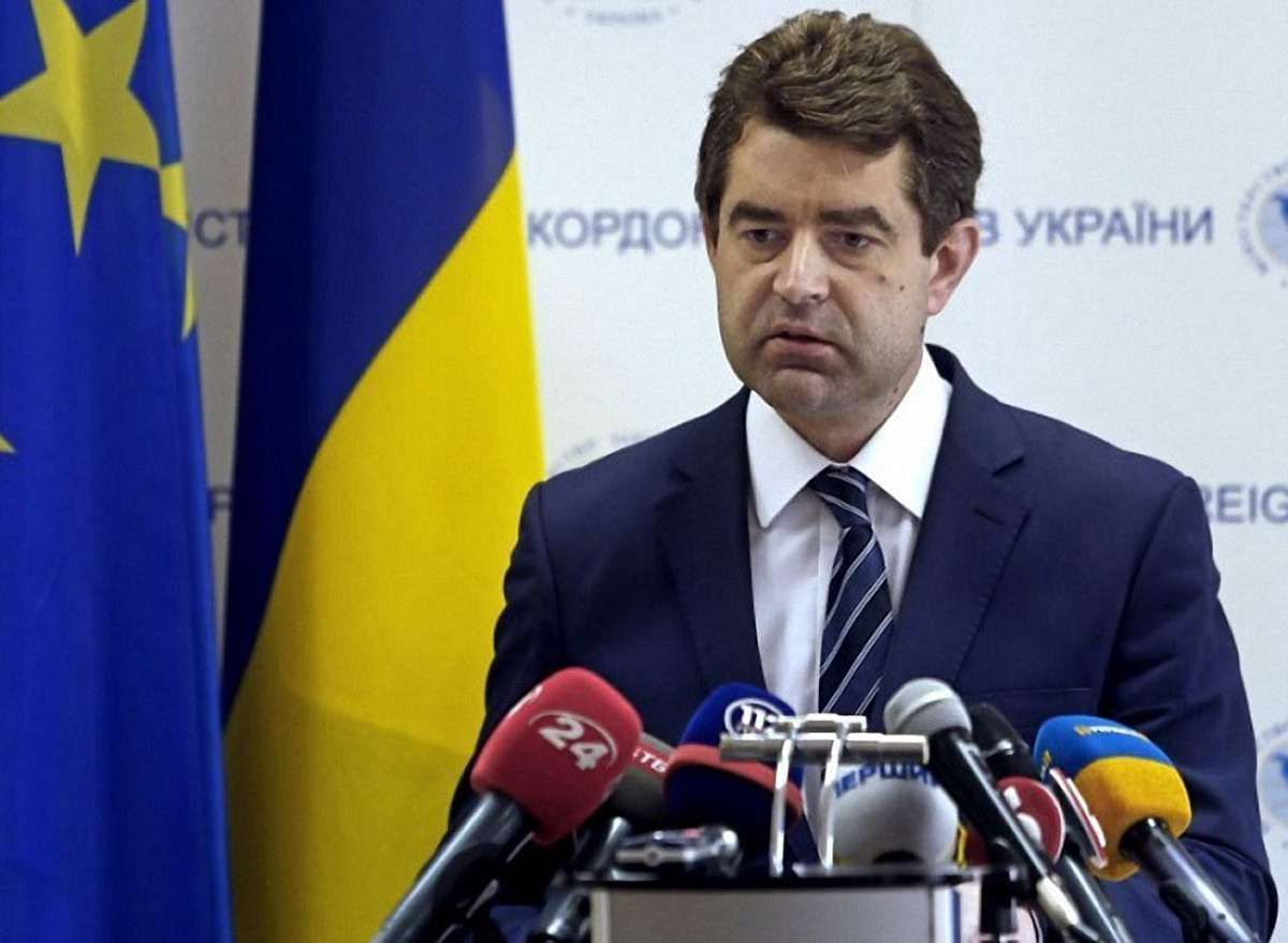 Президент призначив послом України в Чехії Євгена Перебийноса