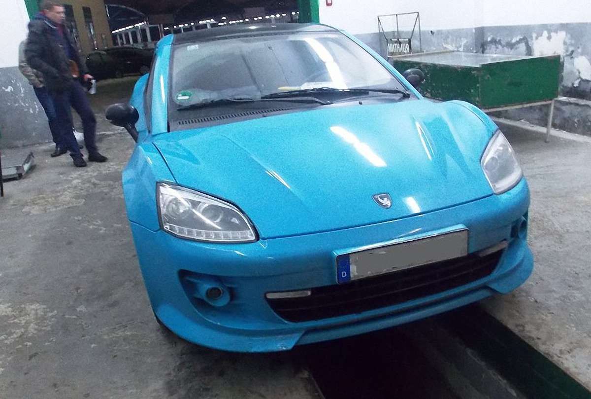Львів’янин намагався перевезти через кордон спортивне авто за підробленими документами