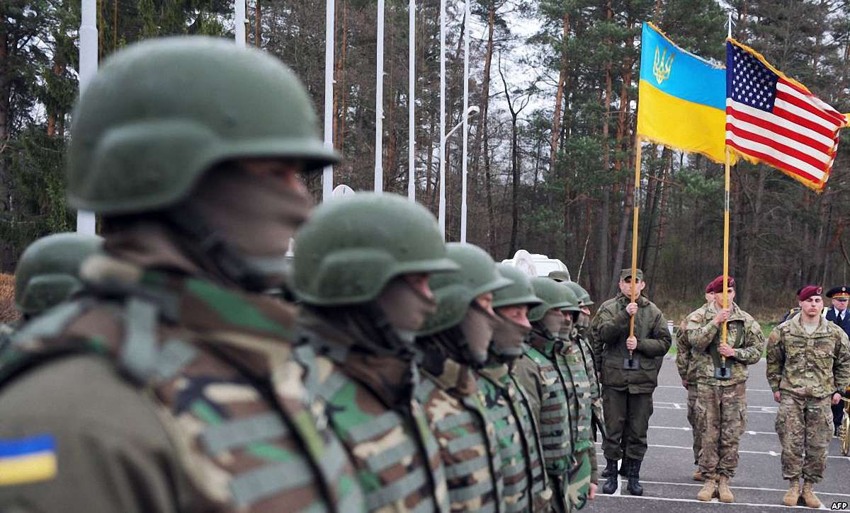 Делегація НАТО прибула в Україну, щоб залучити її до процессу оборонного планування
