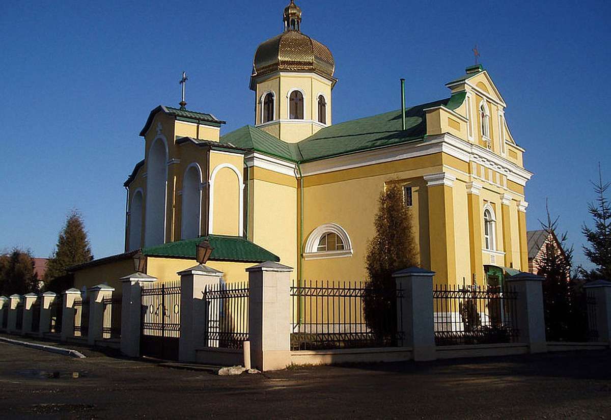 На Львівщині на гарячому затримали двох зловмисників під час крадіжки з церкви