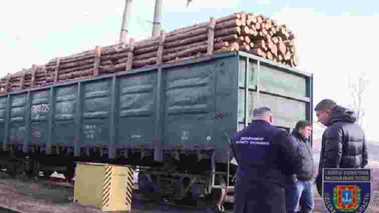 На кордоні з Молдовою затримали 19 вагонів з лісом-кругляком