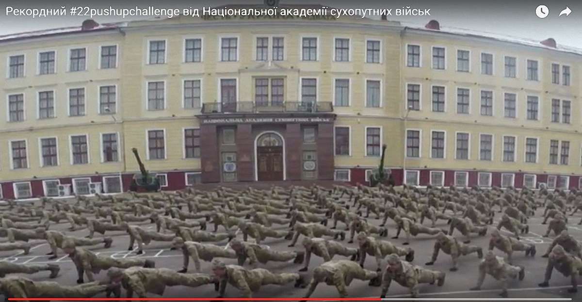 Понад 700 курсантів Академії сухопутних військ долучились до флешмобу #22pushupchallenge