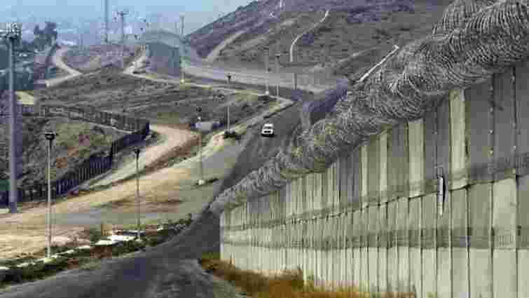 Дональд Трамп оголосив про початок будівництва стіни на кордоні США і Мексики