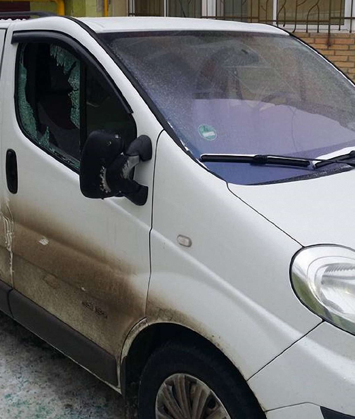 З авто львівської волонтерки невідомі вкрали посилки для бійців АТО