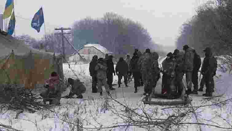 Ветерани АТО перекрили залізницю «Луганськ – Попасна»