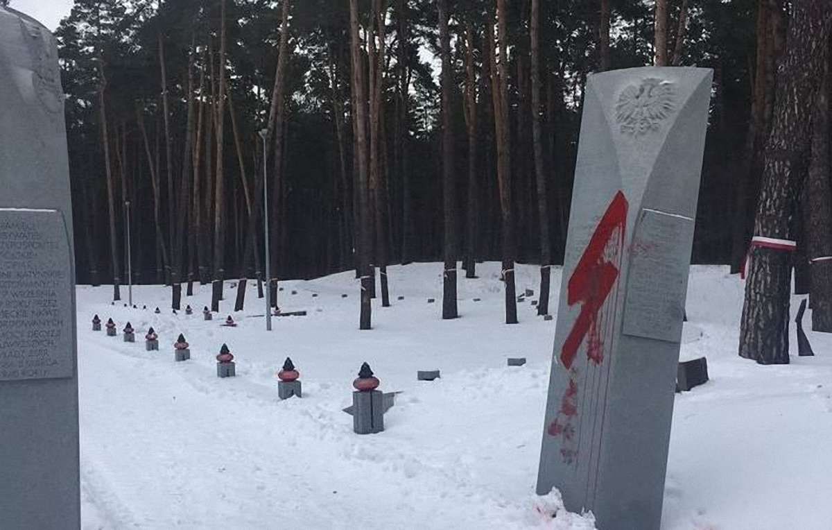 МЗС України рішуче засудило акт вандалізму в Биківні
