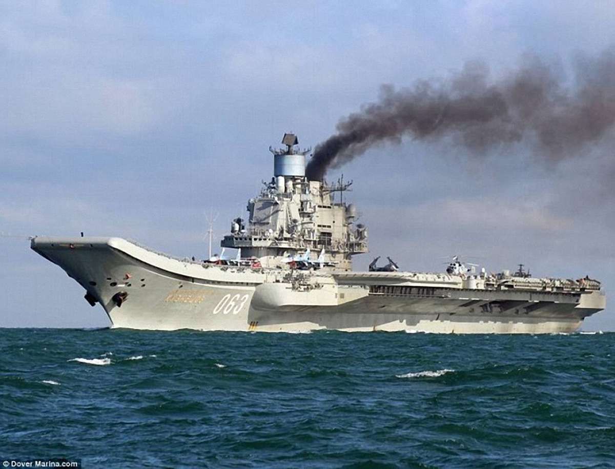 Міністр оборони Великобританії назвав російський авіаносець «Адмірал Кузнєцов» кораблем ганьби
