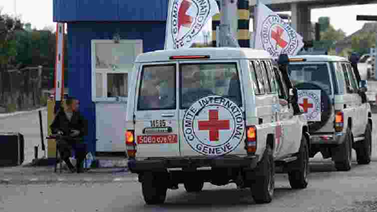 Представники «Червоного Хреста» відвідали українських полонених військових у Донецьку