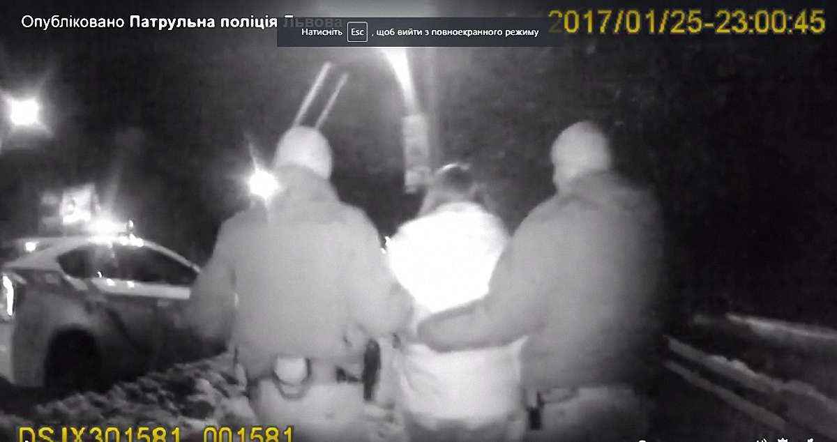 Львівські патрульні врятували 32-річну жінку від самогубства
