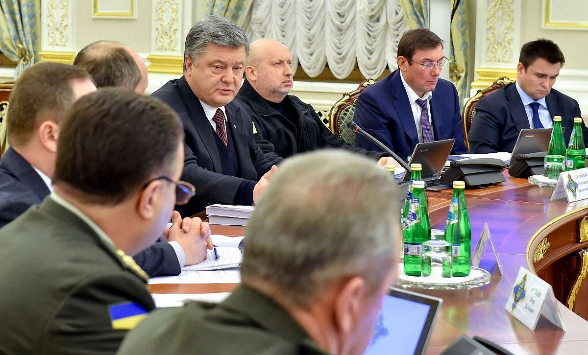 Порошенко закликав нарощувати об'єми експорту української зброї