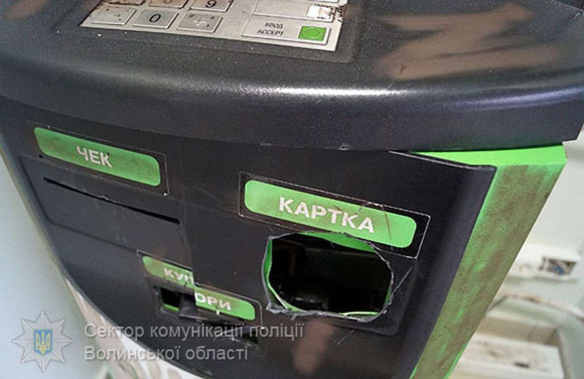 Поліція підстрелила двох злочинців, які намагалися пограбувати банкомат у Луцьку