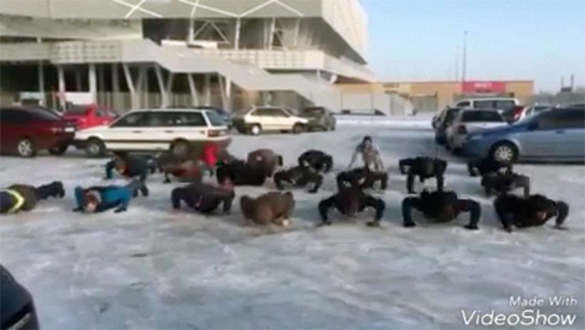 Львівські таксисти взяли участь у флешмобі #22pushupchallenge