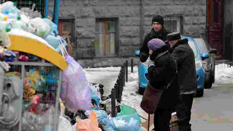 На ранок у Львові залишилося 156 переповнених майданчиків зі сміттям