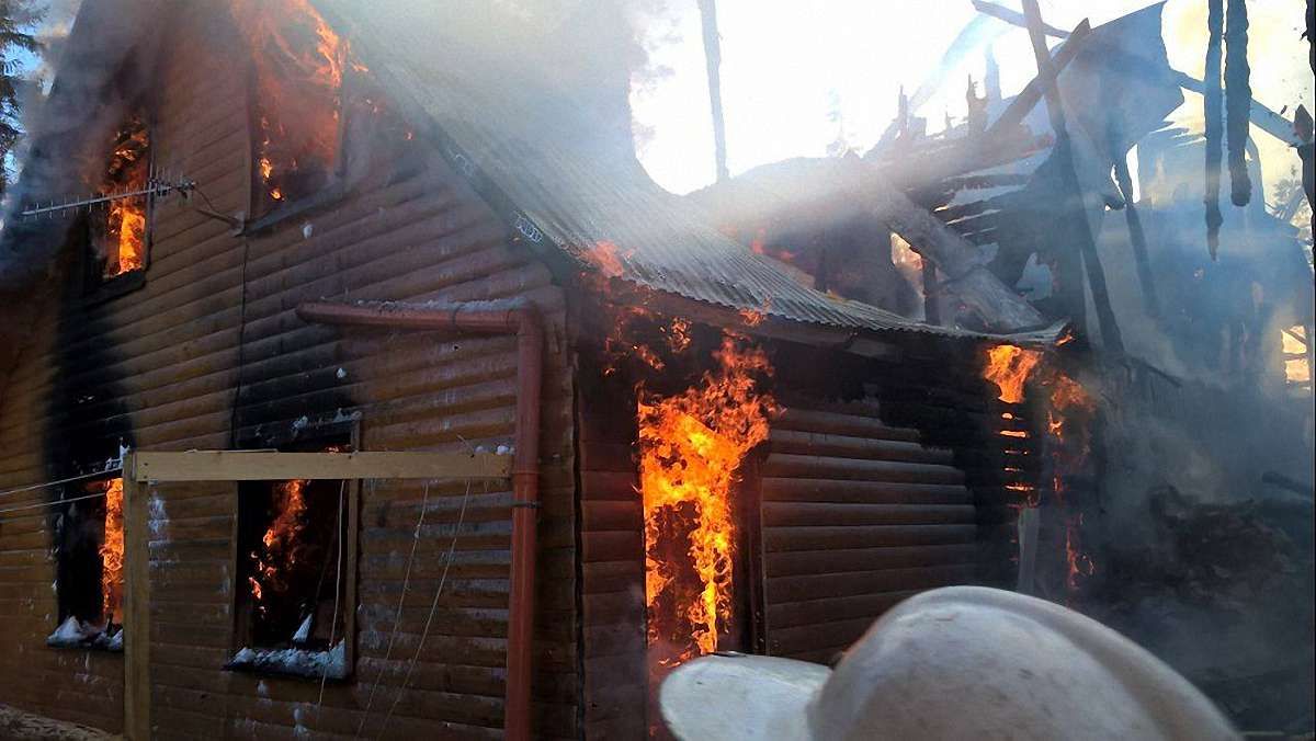 На Драгобраті згоріли два корпуси готелю