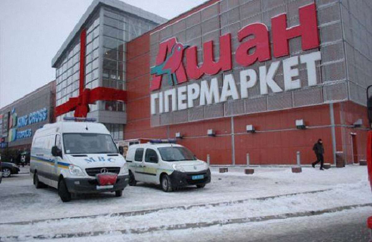 Через повідомлення про замінування з ТРЦ King Cross Leopolis евакуйовують людей