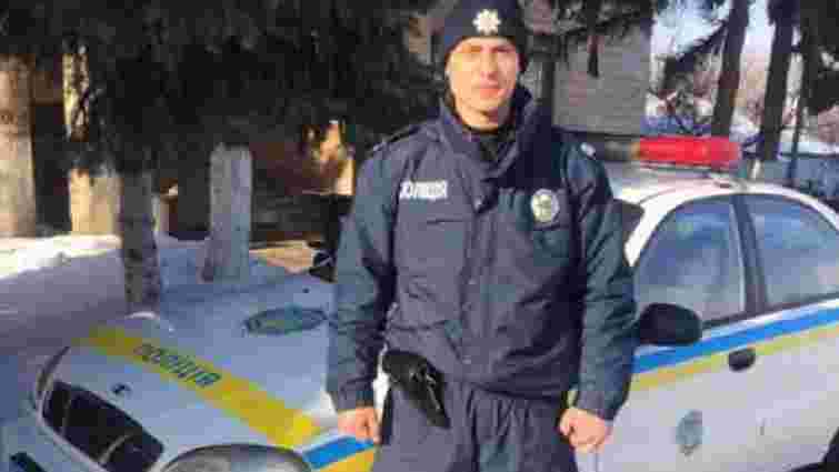 На Чернігівщині поліцейський затримав злочинця, пробігши за ним 5 кілометрів босоніж по снігу