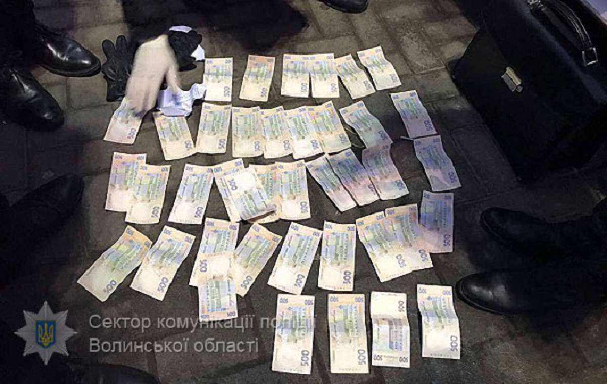 У Луцьку співробітник банку пропонував за хабар списати кредитний борг