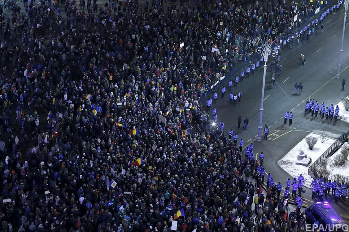 Тисячі громадян Румунії вийшли на акції протесту через декриміналізацію корупціонерів
