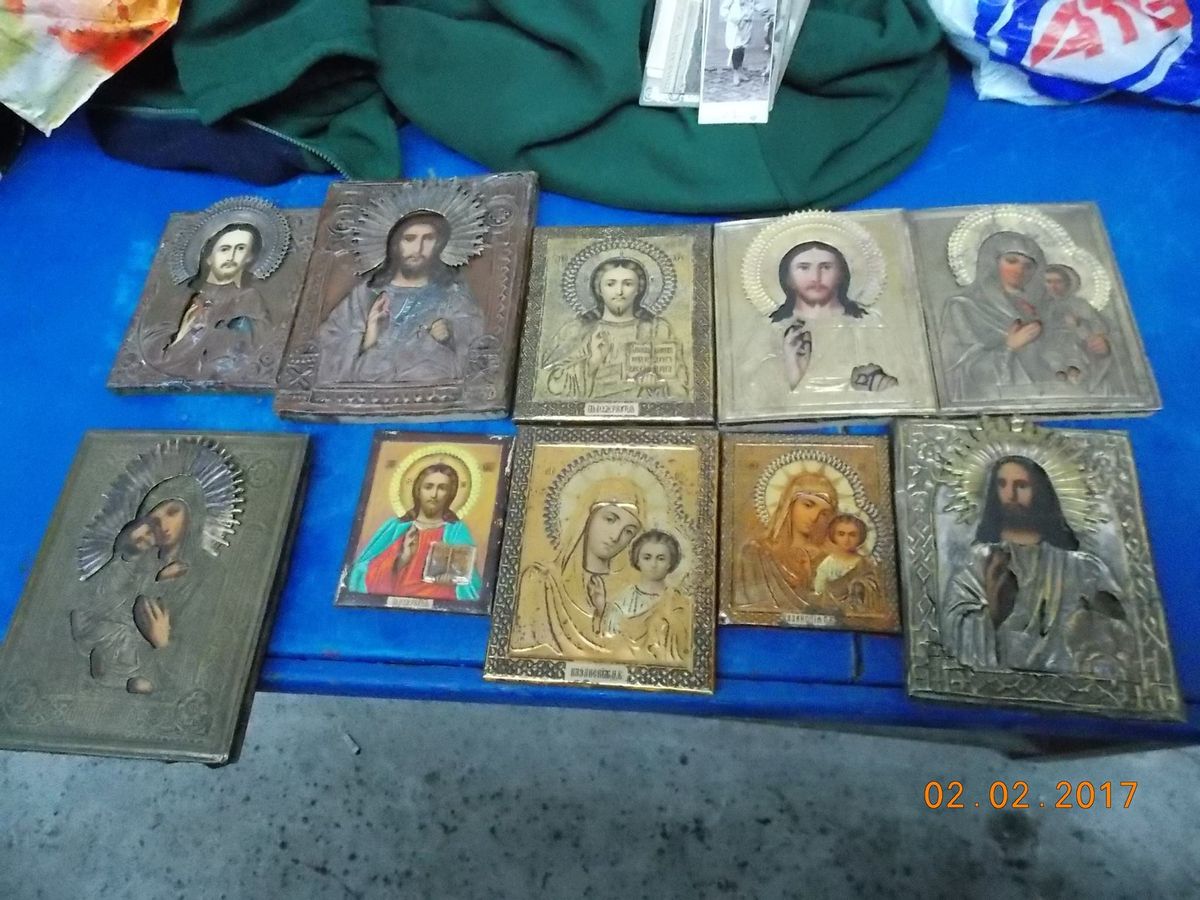 На Львівщині прикордонники затримали українця з колекцією старовинних ікон