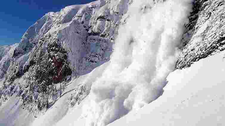 Рятувальники оголосили найвищий рівень небезпеки сходження лавин у Карпатах