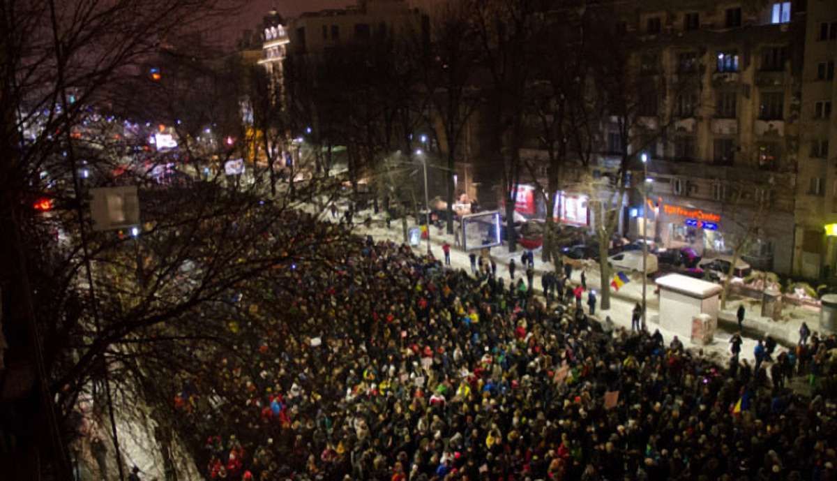 В Румунії протестувальники планують сьогодні оточити парламент «живим ланцюгом»