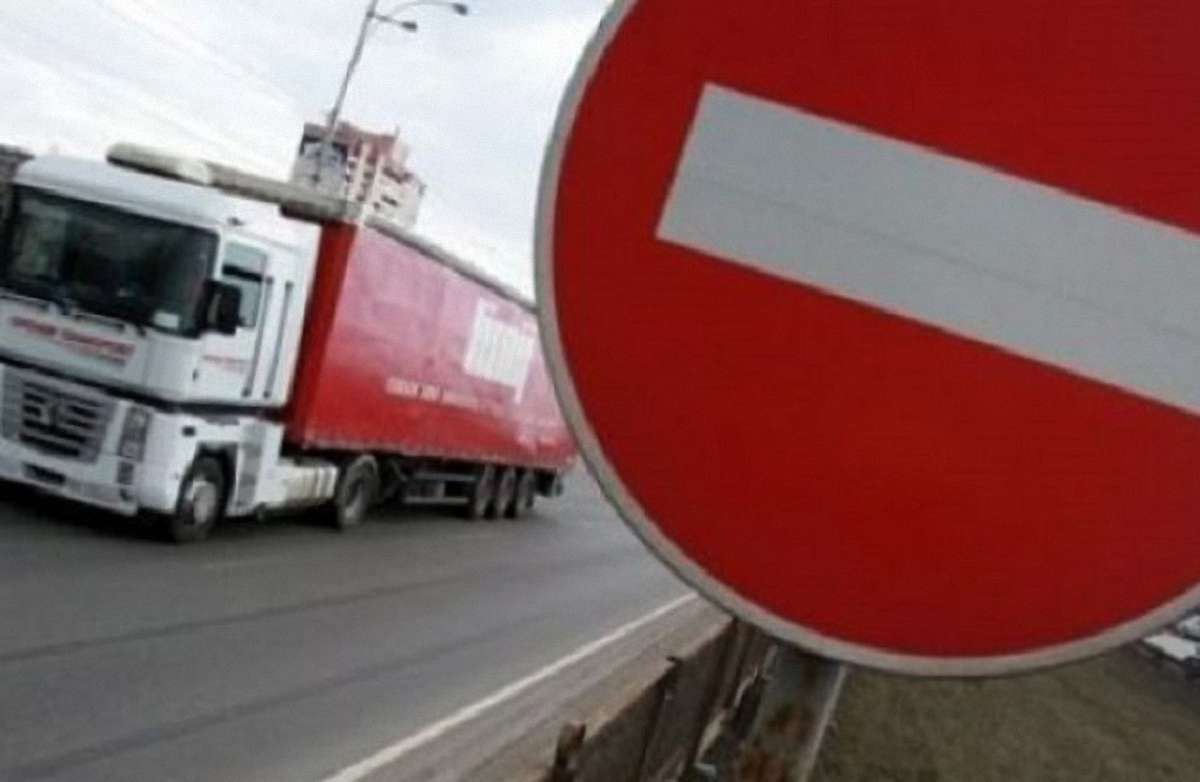 Через негоду у п’яти українських областях ввели обмеження руху транспорту